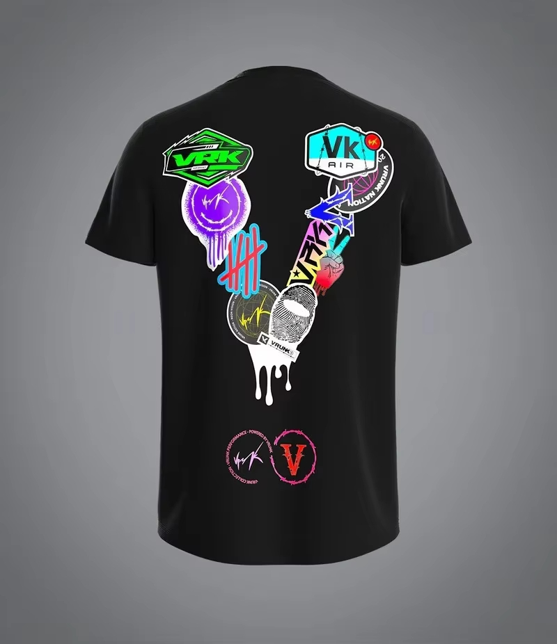 Streetwear Brand Graphic Designer - تي شيرت بتصميم ملصقات وطباعة جرافيتي