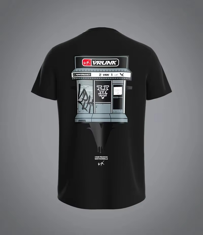 تي شيرت بتصميم ملصقات وطباعة ج - مراجعة Streetwear Brand Graphic Designer وسعره