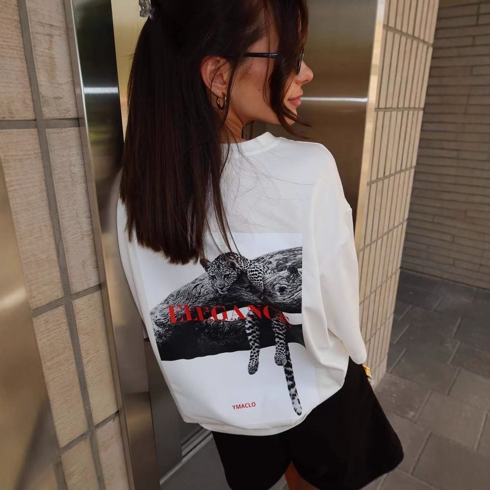 تي شيرت أبيض بسيط بطبعة صورة ف - مراجعة Streetwear Brand Graphic Designer وسعره